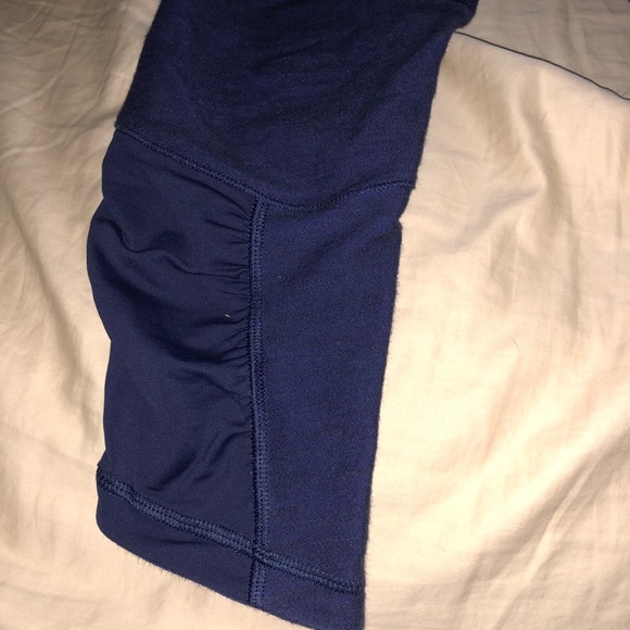 Lululemon crops - Picture 2 of 4
